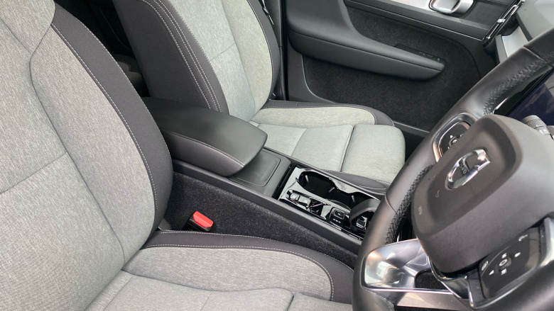 Volvo XC40 2.0 B3P Plus Dark 5dr Auto Petrol Estate